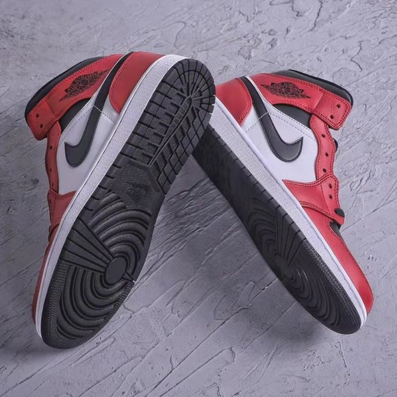 Air Jordan 1 Mid Gym Red main image 8